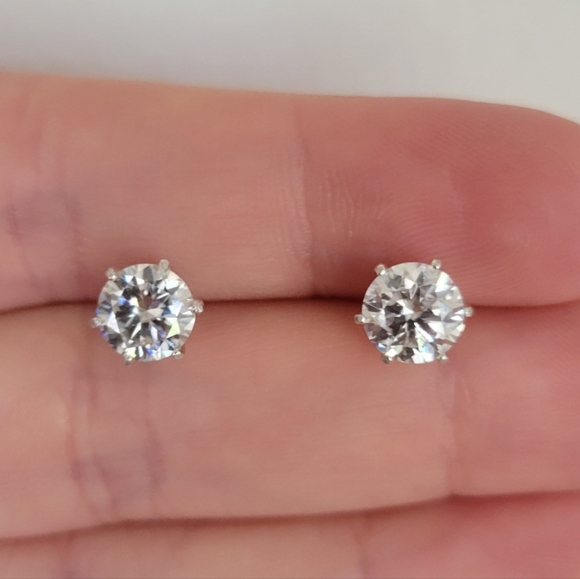 New 2ct Beautiful Moissanite Stud Earrings - Picture 5 of 9